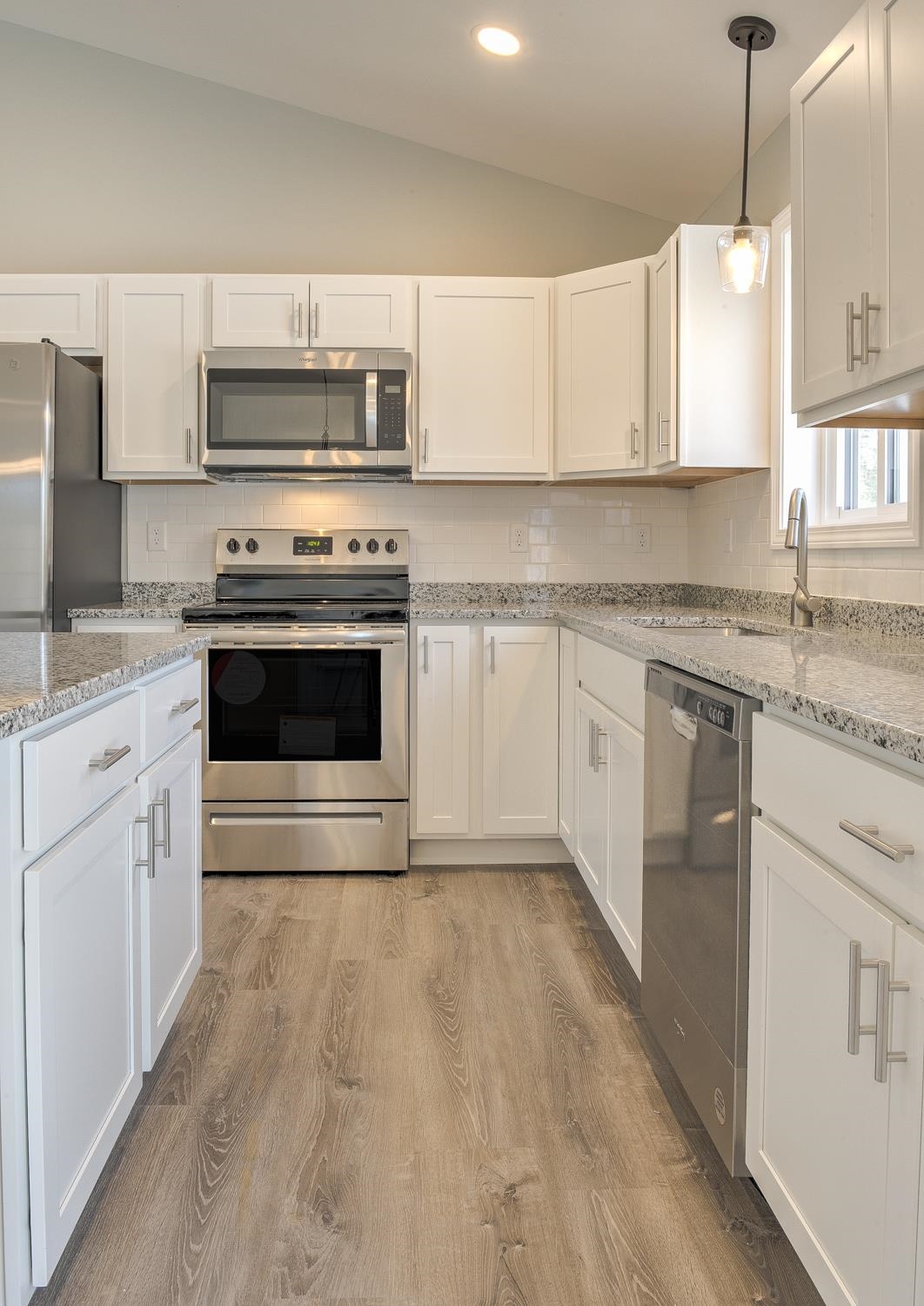 6 Asheley Avenue 28