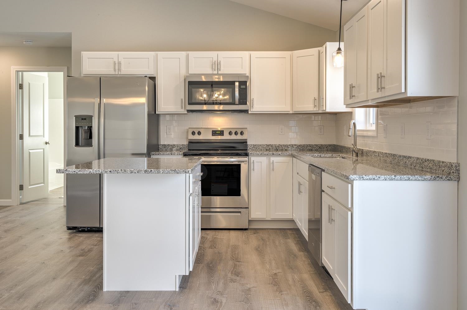 6 Asheley Avenue 28
