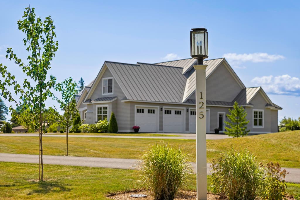Photo of 125 Summit Road, Sutton, NH 03260 (MLS # 5094351)