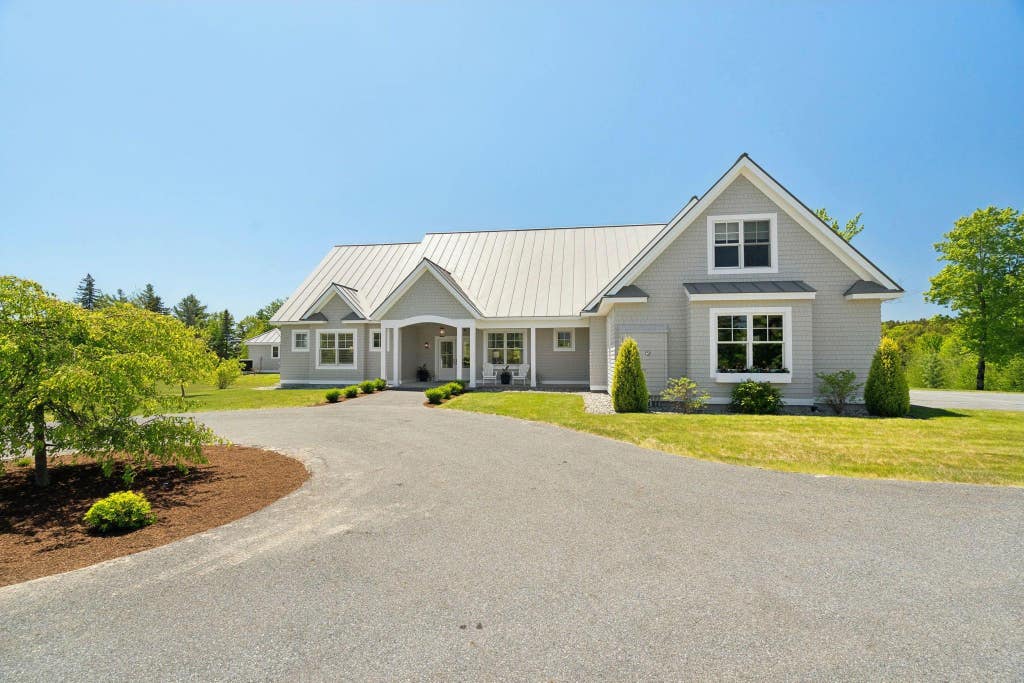 Photo of 125 Summit Road, Sutton, NH 03260 (MLS # 5094351)