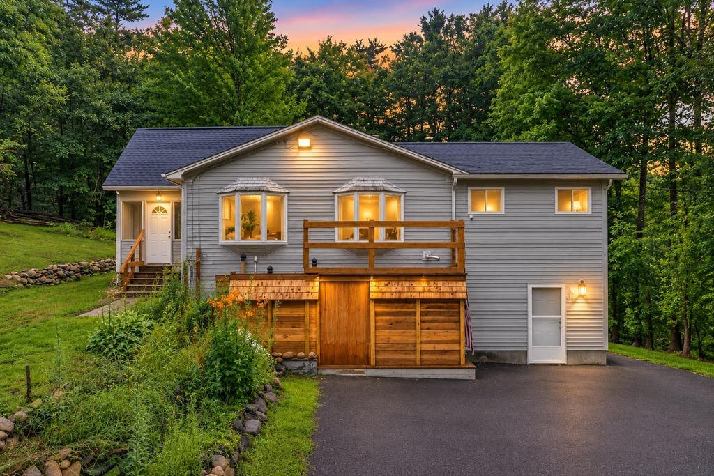 Photo of 91 Oak Hill Road, Concord, NH 03301 (MLS # 5103422)