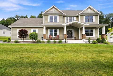 Photo of 19 Beechwood Road, Salem, NH 03079 (MLS # 5103269)