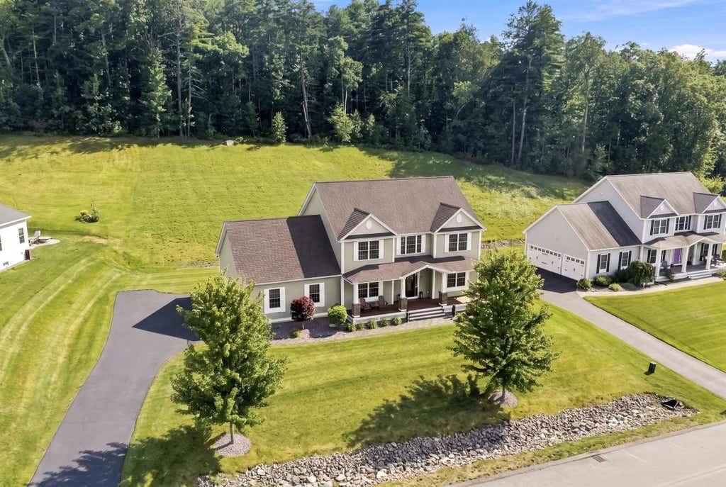 Photo of 19 Beechwood Road, Salem, NH 03079 (MLS # 5103269)
