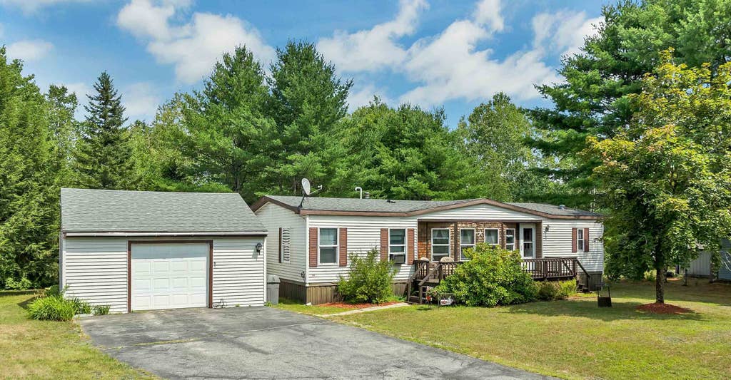 Photo of 61 Eagles Way, Alton, NH 03809 (MLS # 5102192)