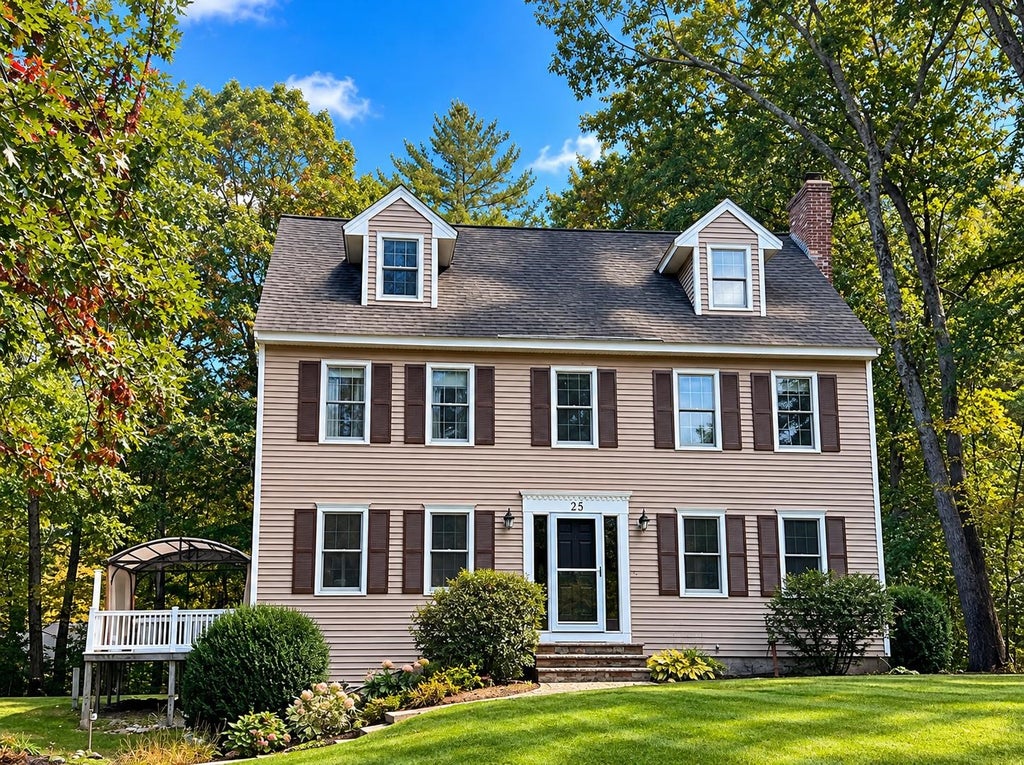 Photo of 25 Peaslee Court, Hampstead, NH 03038 (MLS # 5103032)
