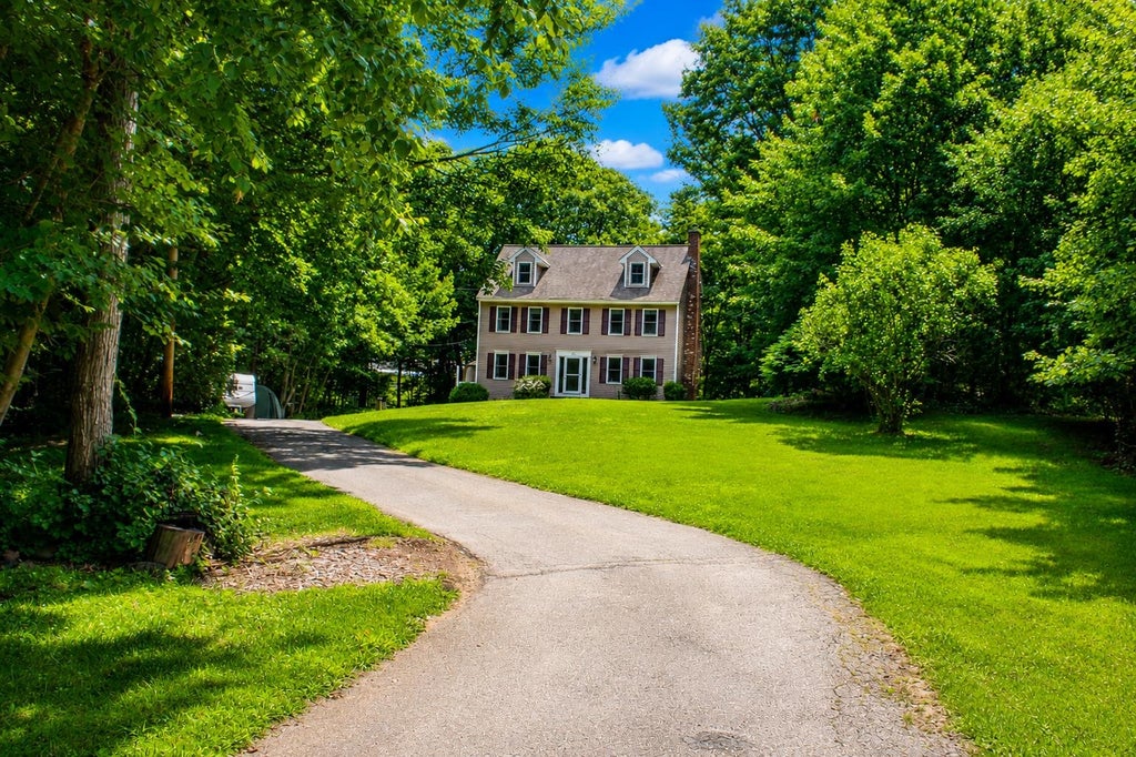 Photo of 25 Peaslee Court, Hampstead, NH 03038 (MLS # 5103032)