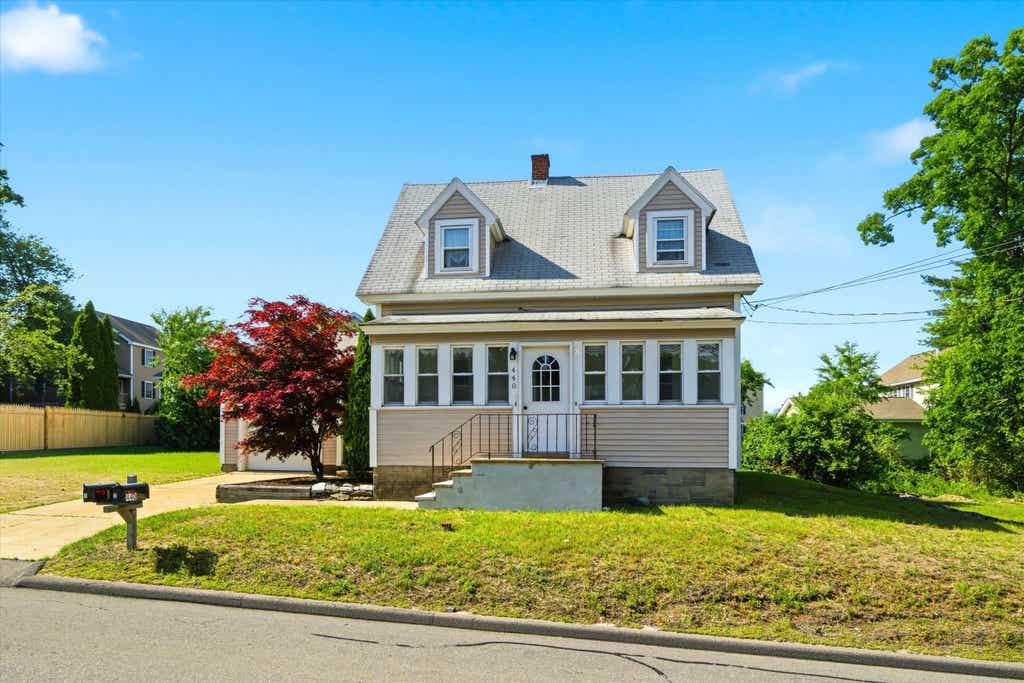 Photo of 440 Gold Street, Manchester, NH 03103 (MLS # 5093388)