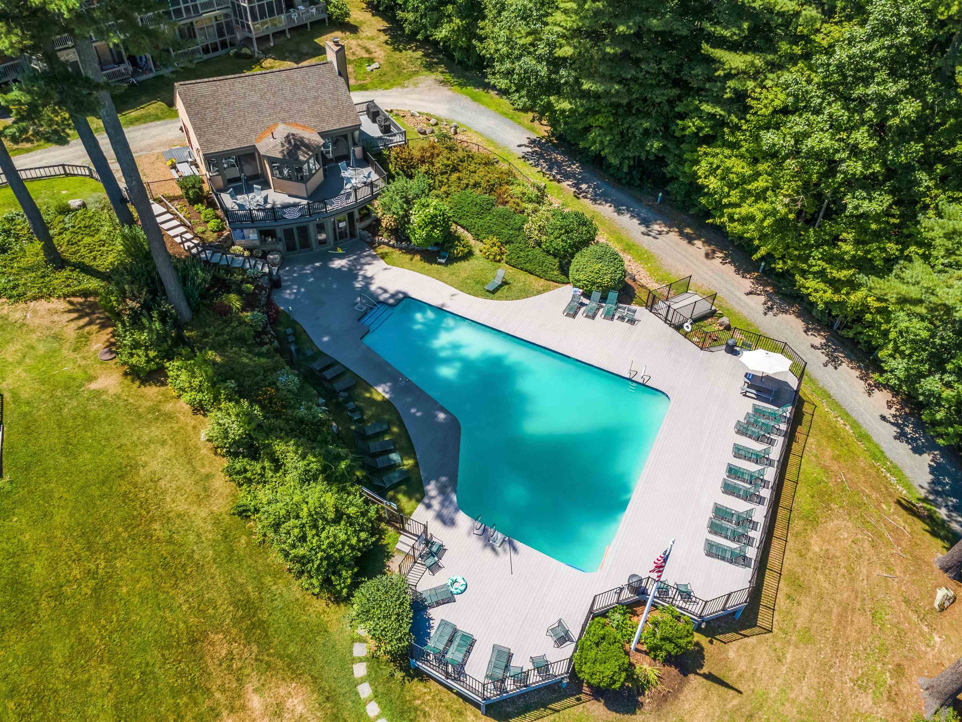 2696 Lake Shore Road 91