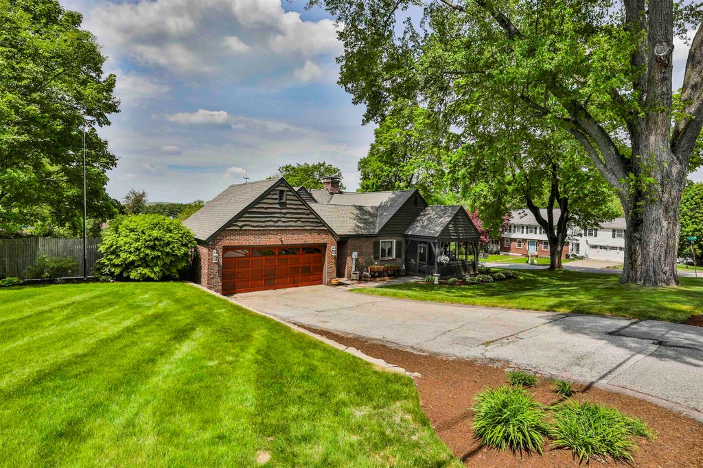 Photo of 135 Ridge Road, Manchester, NH 03104 (MLS # 5089811)