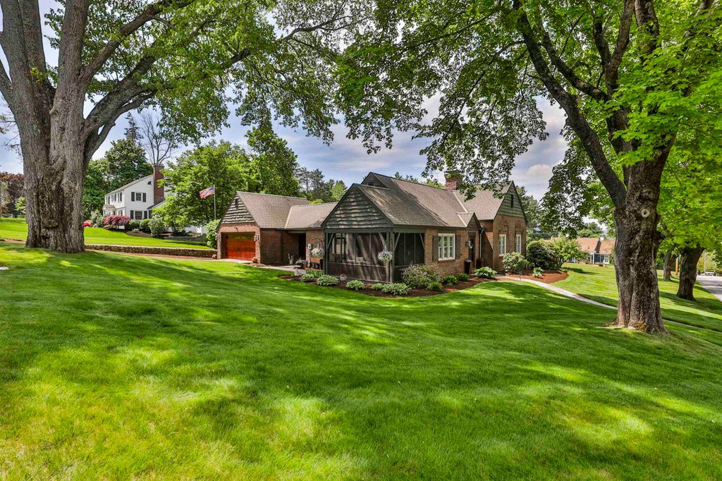 Photo of 135 Ridge Road, Manchester, NH 03104 (MLS # 5089811)