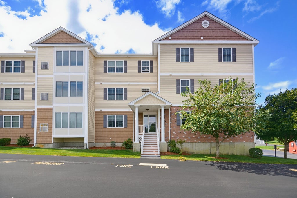 Photo of 65 Fordway Extension #3108, Derry, NH 03038 (MLS # 5106875)