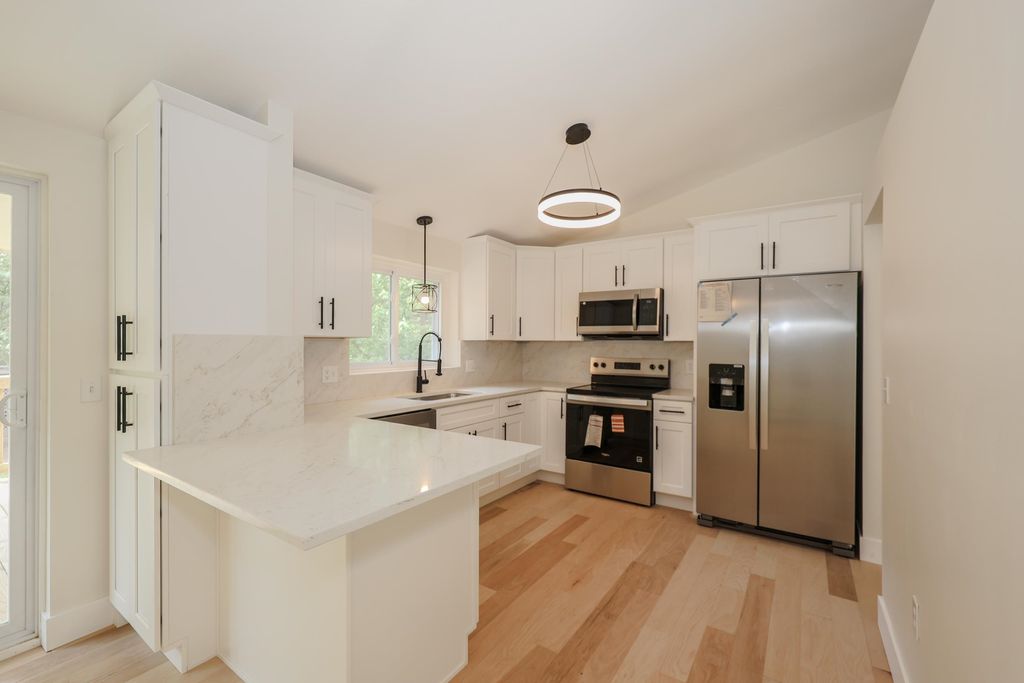Photo of 10 Eldorado Circle, Nashua, NH 03062 (MLS # 5090373)