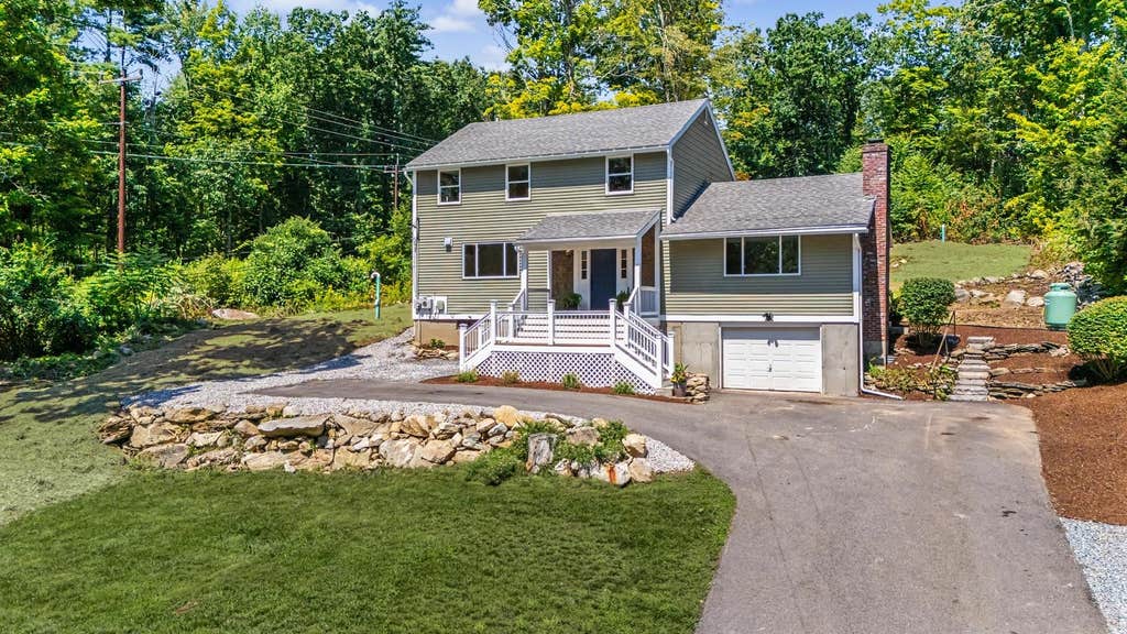 Photo of 11 Wood Lane, Hollis, NH 03049 (MLS # 5104122)
