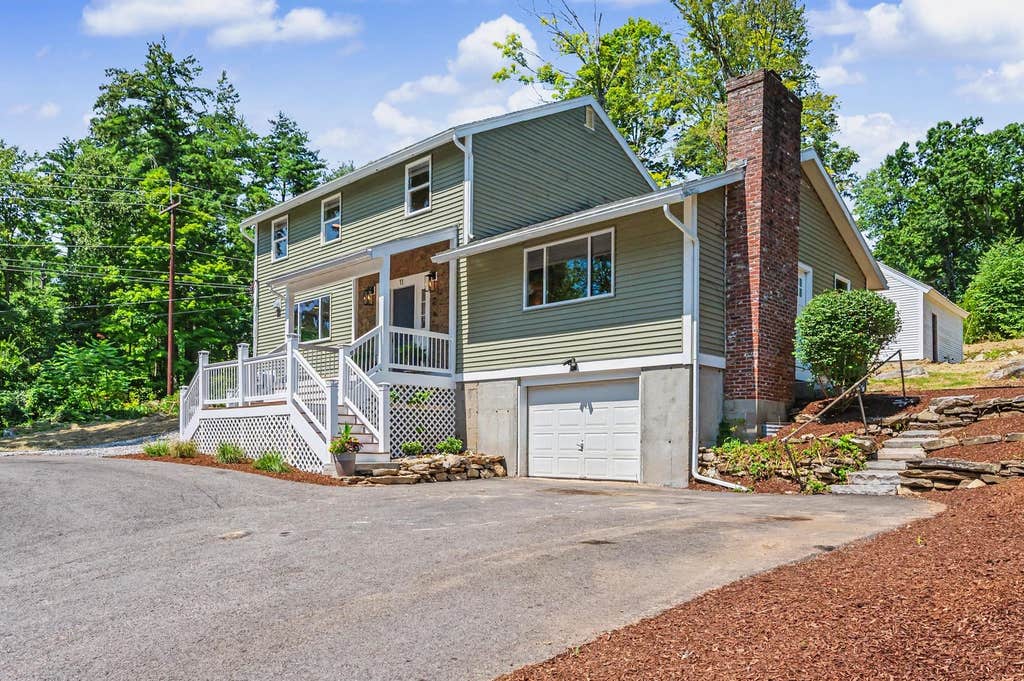 Photo of 11 Wood Lane, Hollis, NH 03049 (MLS # 5104122)