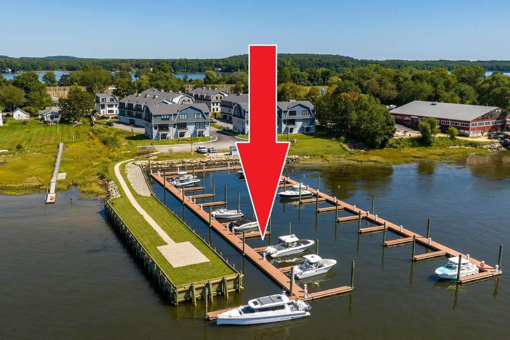 Photo of 28 LITTLE BAY MARINA Ln, Dover, NH 03820 (MLS # 5080024)