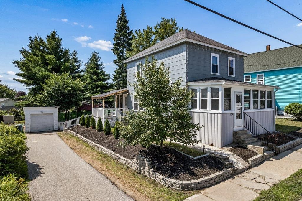 Photo of 134 Gilman Street, Nashua, NH 03060 (MLS # 5102381)