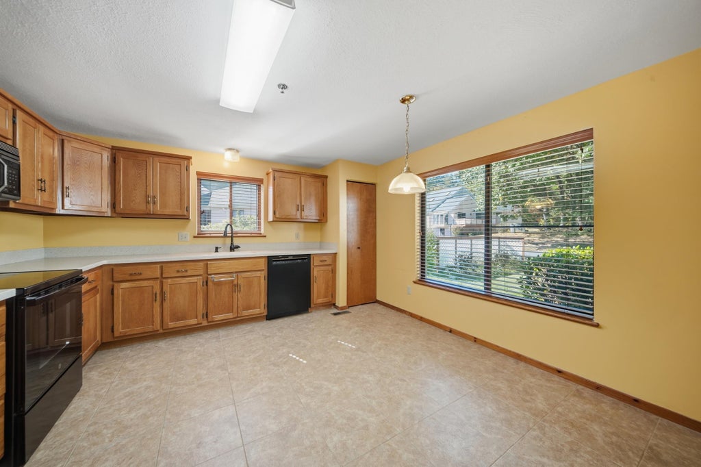 Photo of 10 Ironwood Lane, Atkinson, NH 03811 (MLS # 5113410)