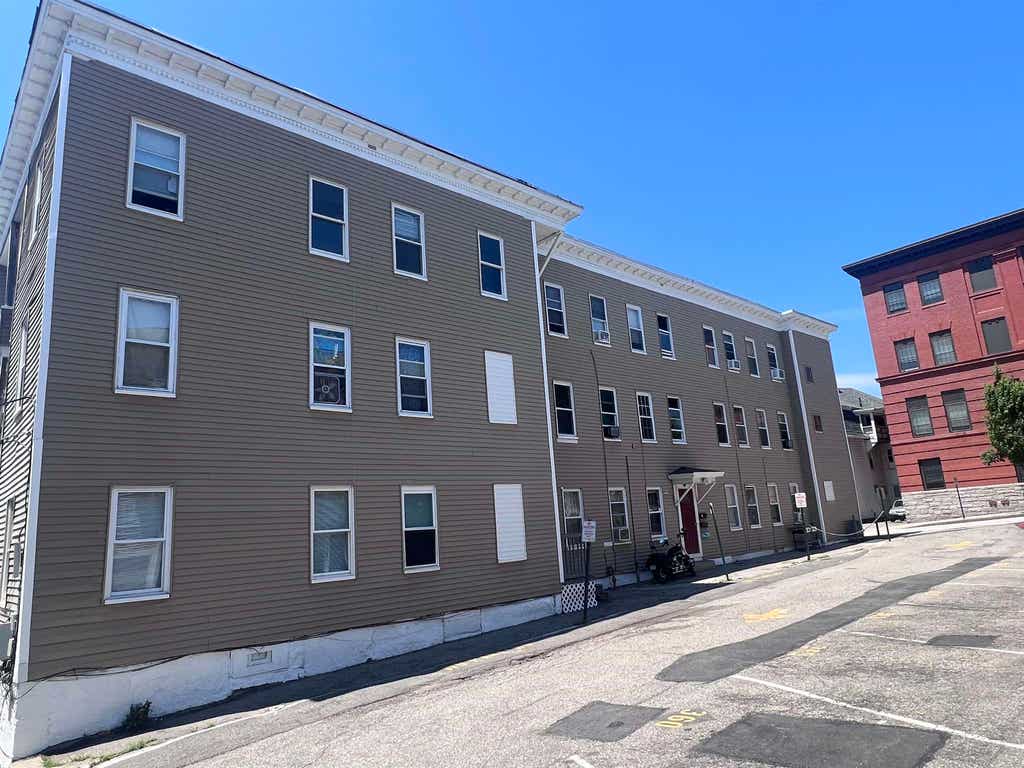 Photo of 269 Cedar Street, Manchester, NH 03103 (MLS # 5097973)