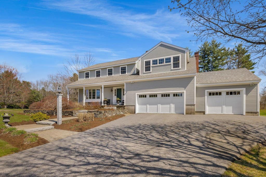 Photo of 9 Brown Avenue, Stratham, NH 03885 (MLS # 5087521)