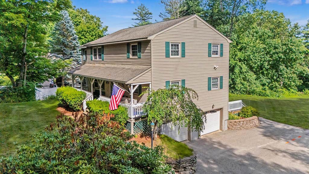 Photo of 132 Barretts Hill Road, Hudson, NH 03061 (MLS # 5101541)