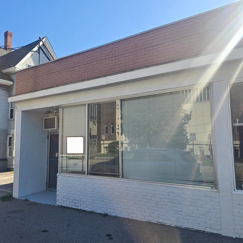Photo of 489 Maple Street, Manchester, NH 03104 (MLS # 5109995)