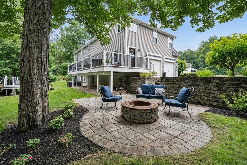 Photo of 12 Jorgenson Lane, Hampstead, NH 03841 (MLS # 5112299)