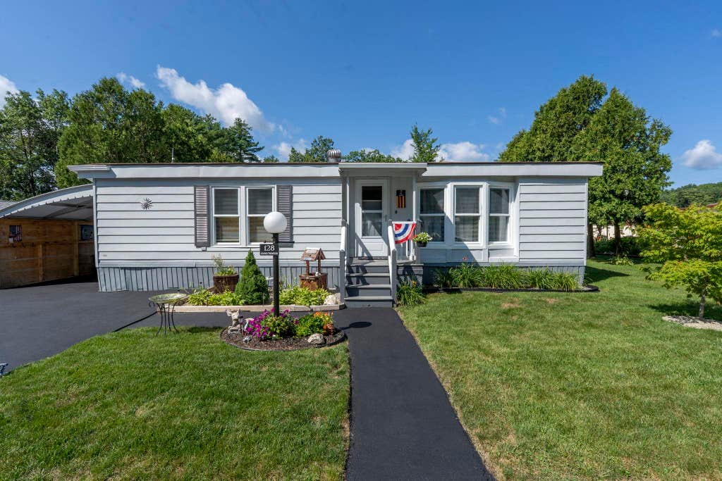 Photo of 128 Partridge Lane, Goffstown, NH 03045 (MLS # 5105206)