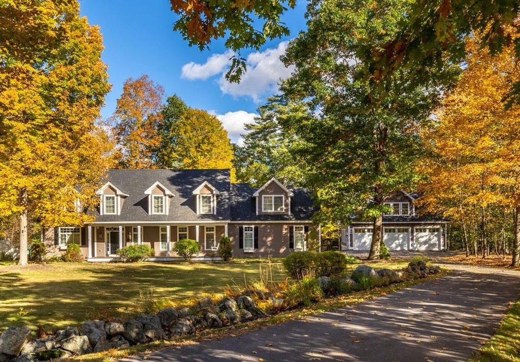 Photo of 22 MILLS FALLS Road, Barrington, NH 03825 (MLS # 5115045)
