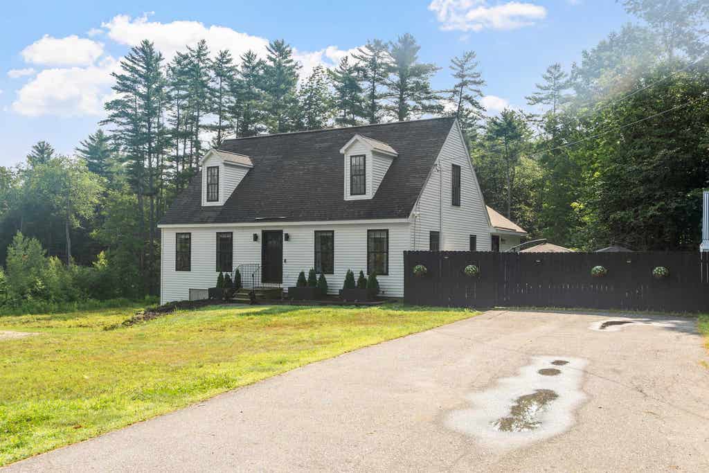 Photo of 39 Waldron Hill Road, Warner, NH 03278 (MLS # 5101353)
