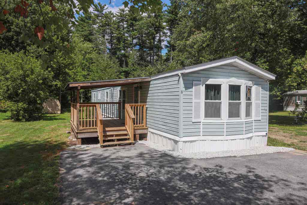 Photo of 8 Mark Drive, Allenstown, NH 03275 (MLS # 5106278)