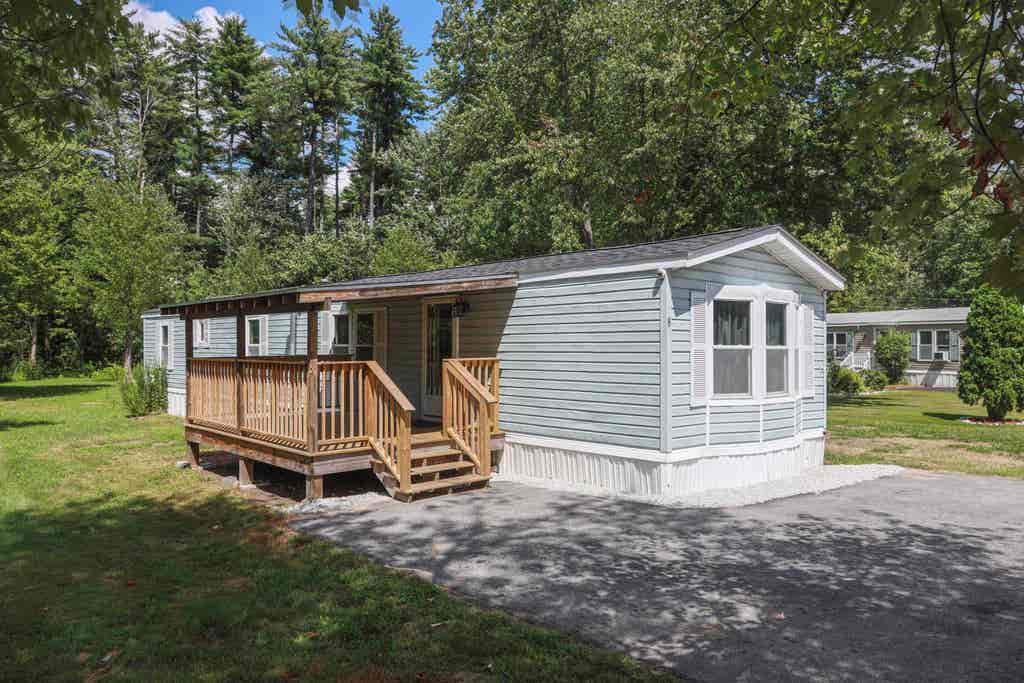 Photo of 8 Mark Drive, Allenstown, NH 03275 (MLS # 5106278)