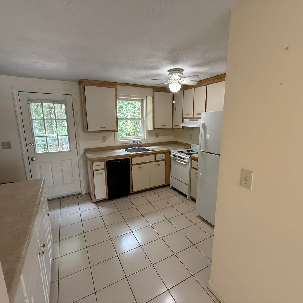Photo of 59 Stonegate Lane, Derry, NH 03038 (MLS # 5109353)