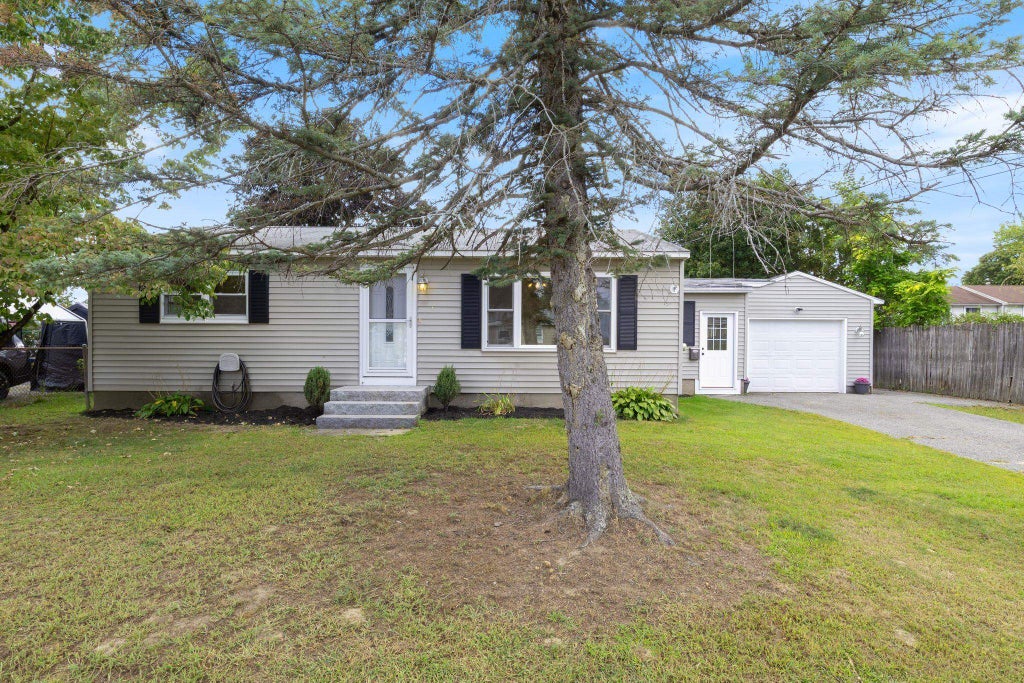 Photo of 27 Ritter Street, Nashua, NH 03060 (MLS # 5108638)