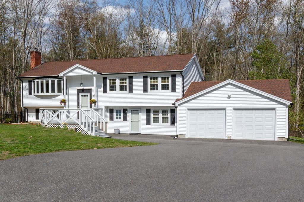 Photo of 11 Mathew Drive, Merrimack, NH 03054 (MLS # 5088978)