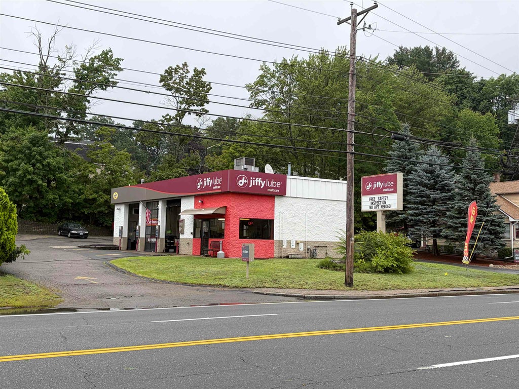 Photo of 194 North Broadway Rte 28, Salem, NH 03079 (MLS # 5107462)