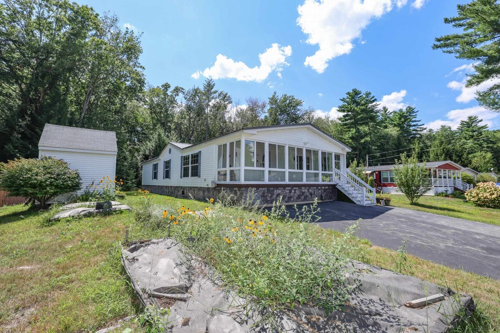 Photo of 16 Roland Drive, Allenstown, NH 03275 (MLS # 5105836)