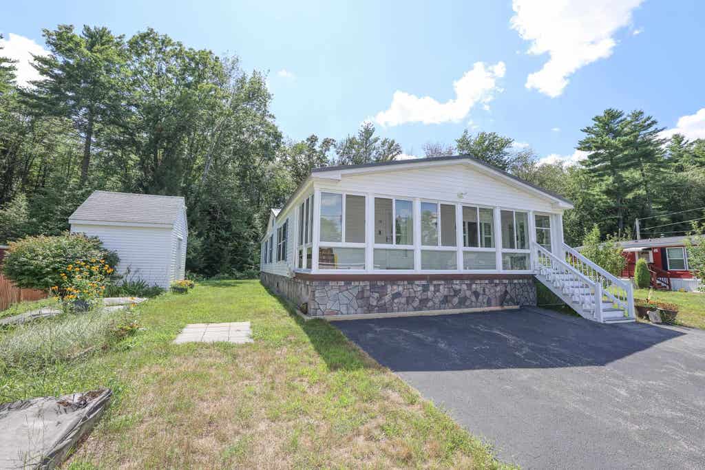 Photo of 16 Roland Drive, Allenstown, NH 03275 (MLS # 5105836)