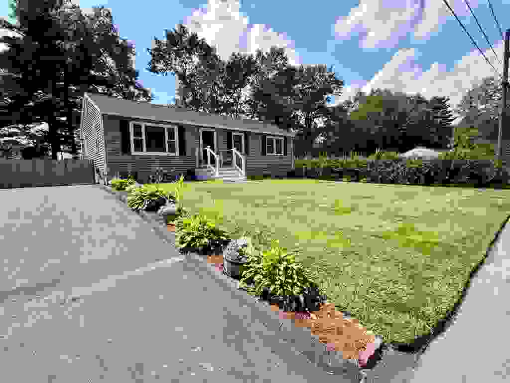 Photo of 9 Pacific Boulevard, Nashua, NH 03062 (MLS # 5106570)