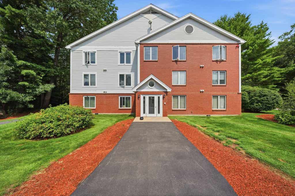 Photo of 1 Timberwood Drive #206, Goffstown, NH 03045 (MLS # 5104382)