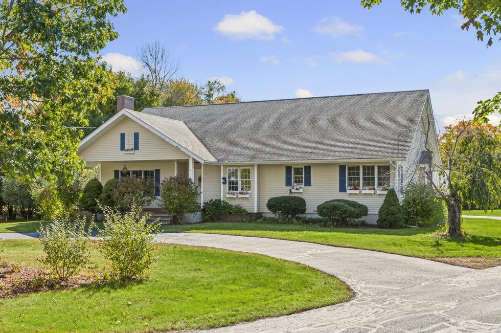 Photo of 3 Stackpole Road, Somersworth, NH 03878 (MLS # 5111530)