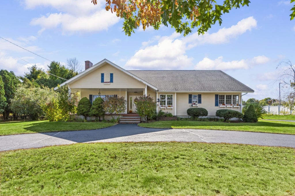 Photo of 3 Stackpole Road, Somersworth, NH 03878 (MLS # 5111530)
