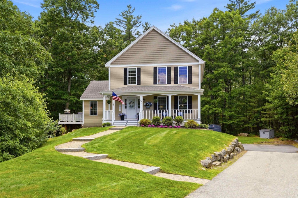 Photo of 165 South Ridge Drive, Manchester, NH 03109 (MLS # 5096802)