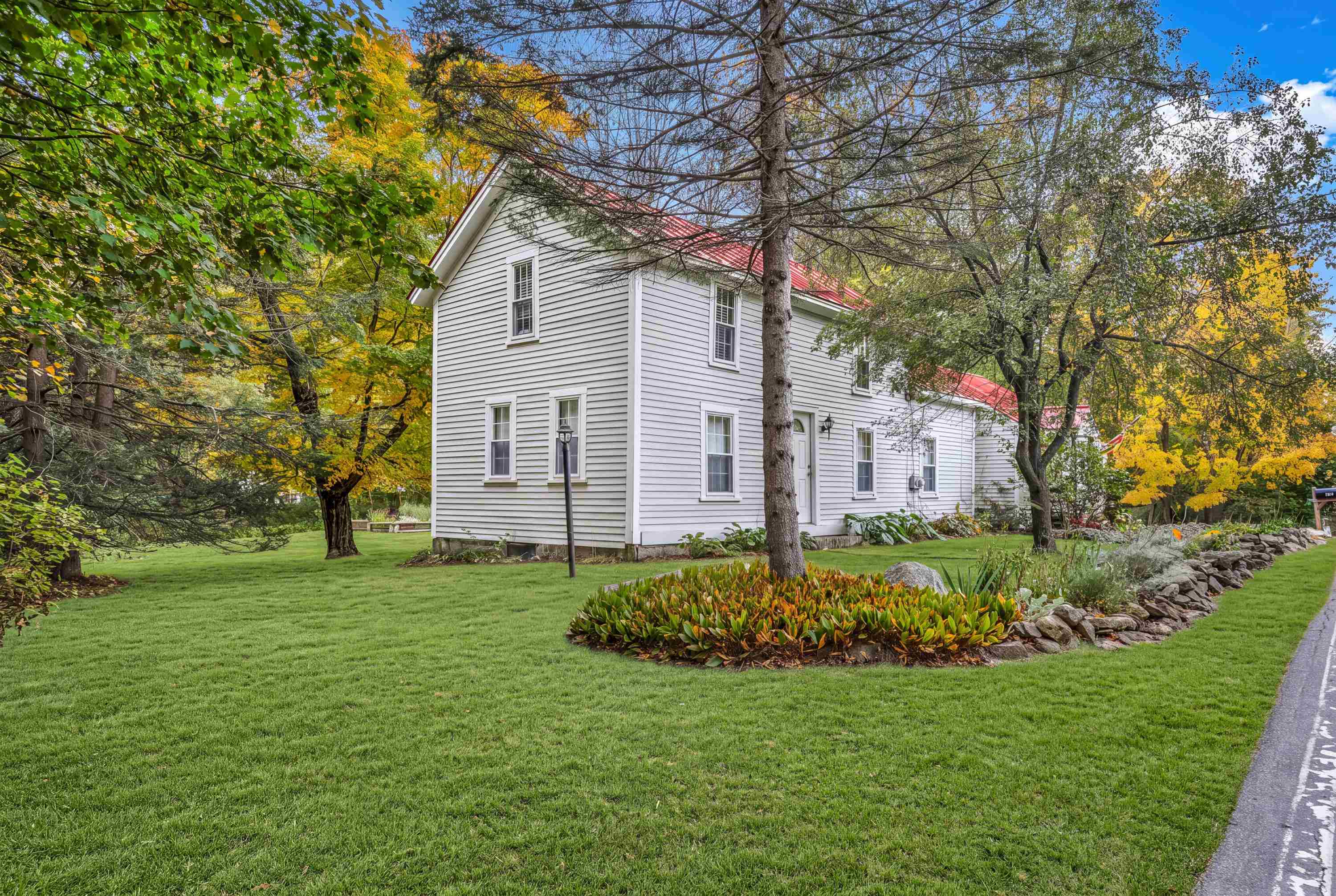 22 Cobbetts Pond Road