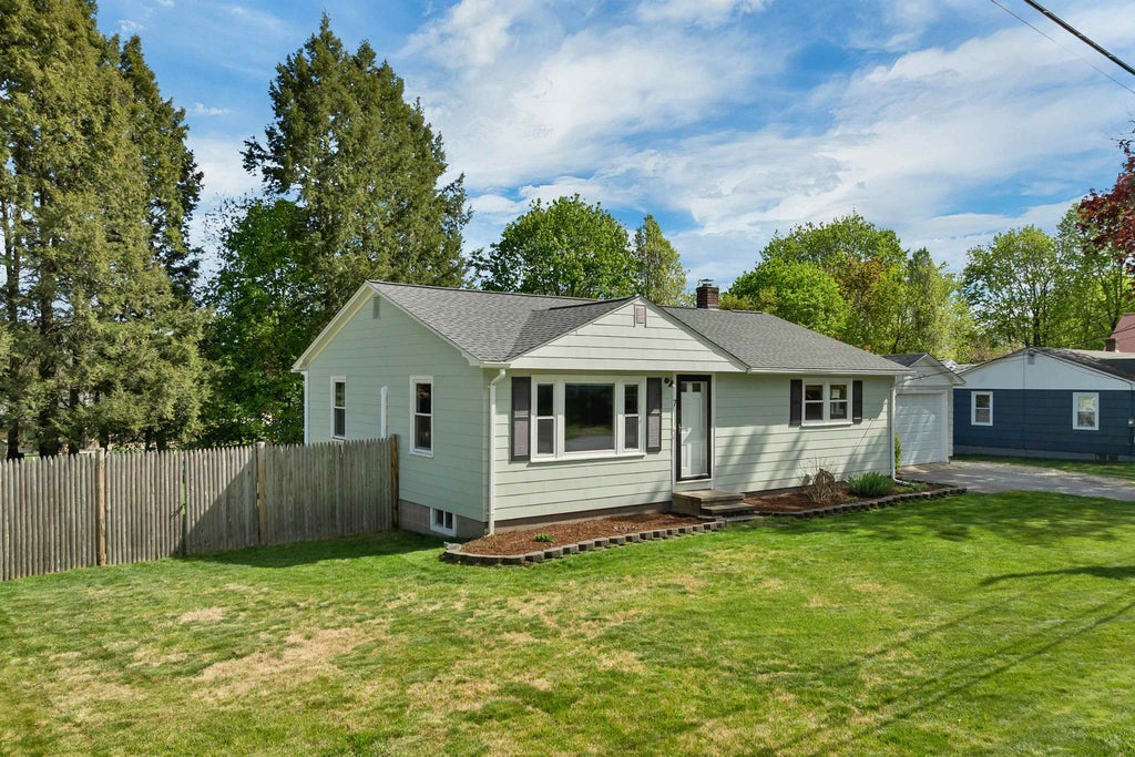 Photo of 7 Pleasant Street, Merrimack, NH 03054 (MLS # 5110001)