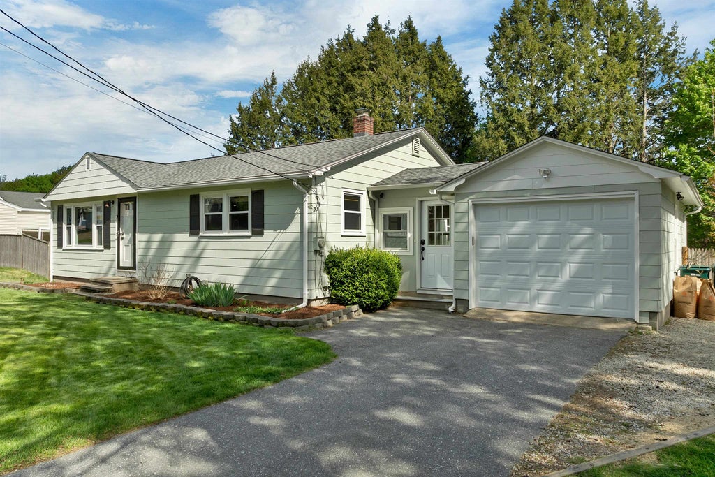 Photo of 7 Pleasant Street, Merrimack, NH 03054 (MLS # 5110001)