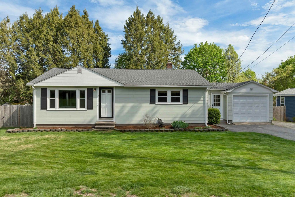 Photo of 7 Pleasant Street, Merrimack, NH 03054 (MLS # 5110001)
