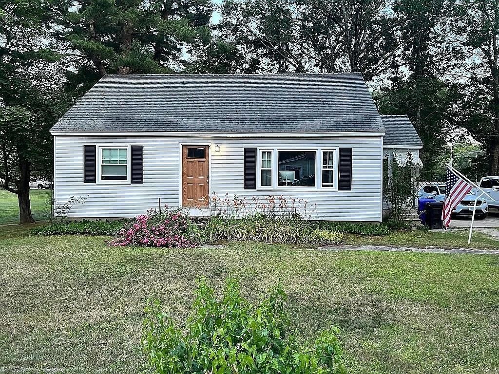 Photo of 1 Philbrick Street, Hudson, NH 03051 (MLS # 5094995)