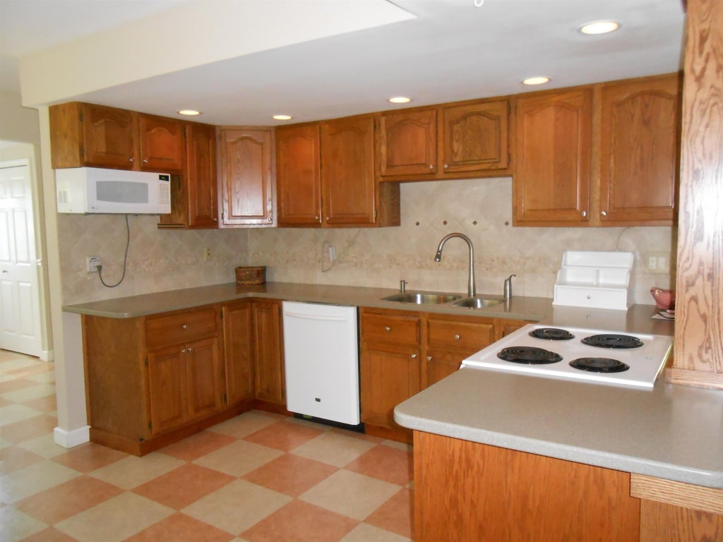 Photo of 1651 River Road, Manchester, NH 03104 (MLS # 5093065)