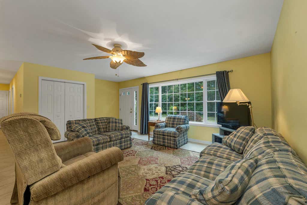 Photo of 13 Blueberry Road, Ossipee, NH 03814 (MLS # 5105085)