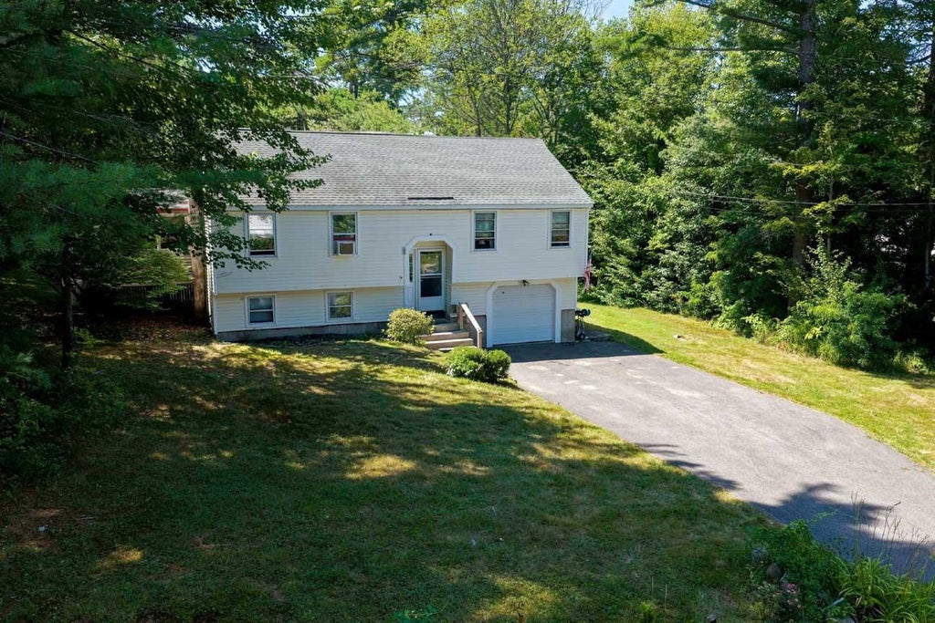 Photo of 22 Ellen Lane, Bristol, NH 03222 (MLS # 5103857)